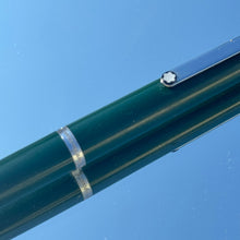 Cargar imagen en el visor de la galería, Bolígrafo Montblanc
